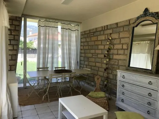 Rez De Jardin De Villa Avec Piscine Proche Mer Toulon 0*,  France
