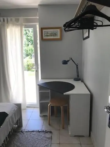 Rez De Jardin De Villa Avec Piscine Proche Mer Toulon