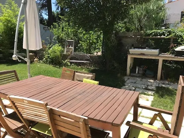 Rez De Jardin De Villa Avec Piscine Proche Mer Toulon